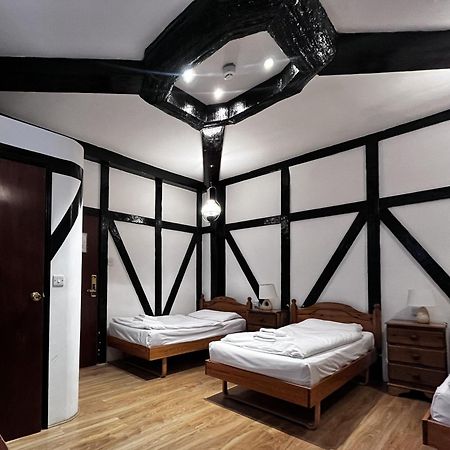 Dolphin Hotel Лондон Екстериор снимка