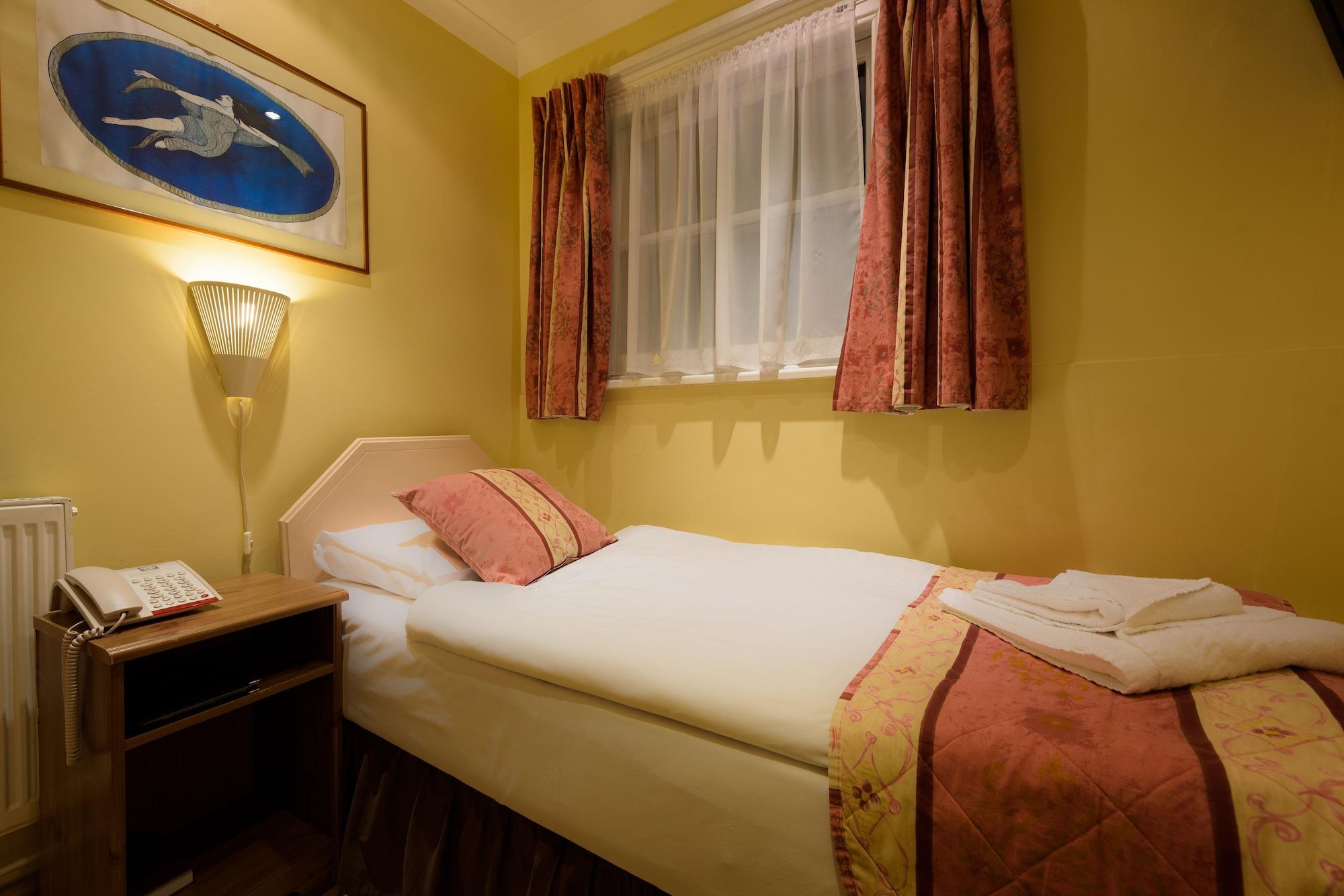Dolphin Hotel Лондон Екстериор снимка