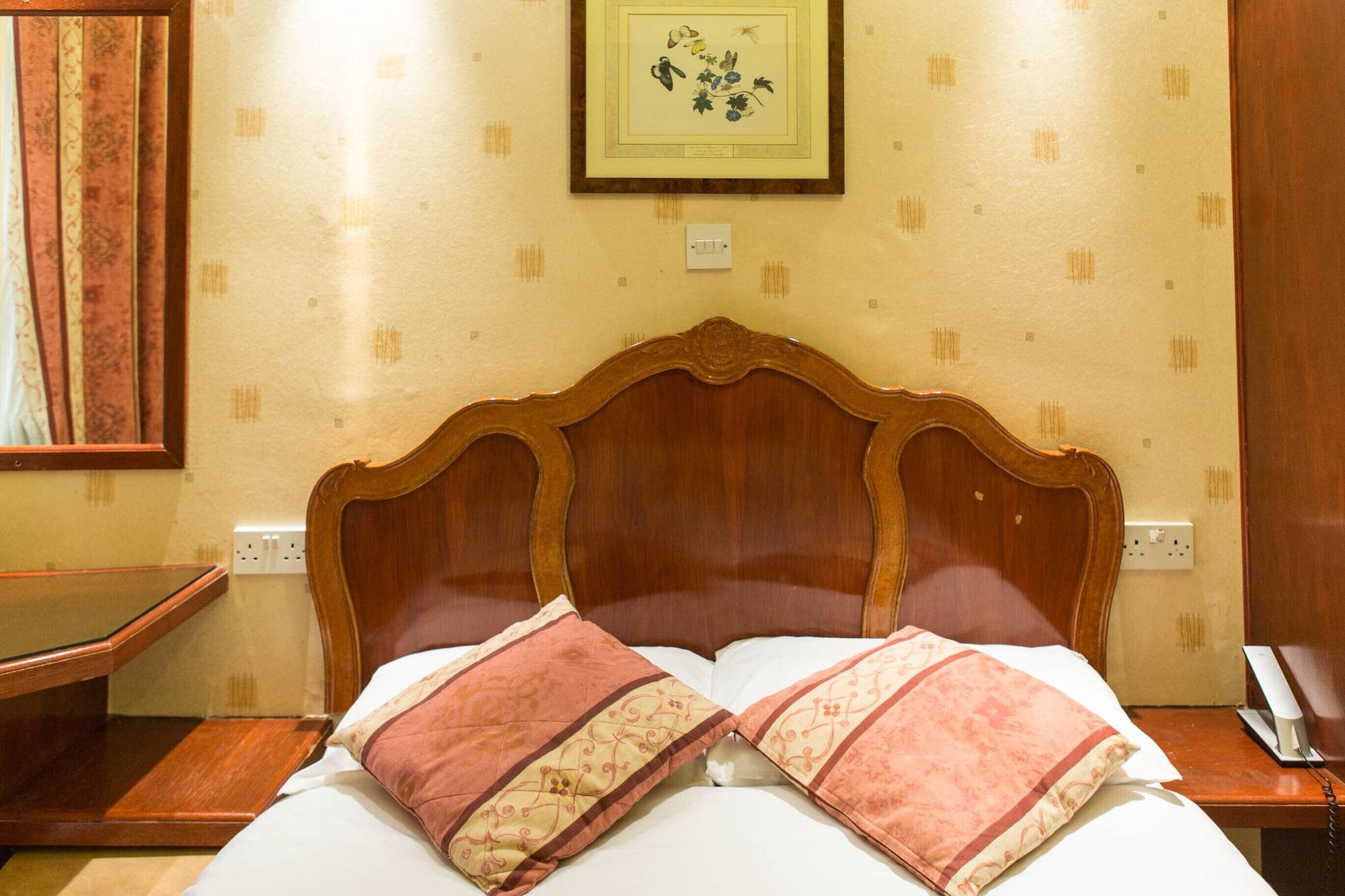 Dolphin Hotel Лондон Екстериор снимка