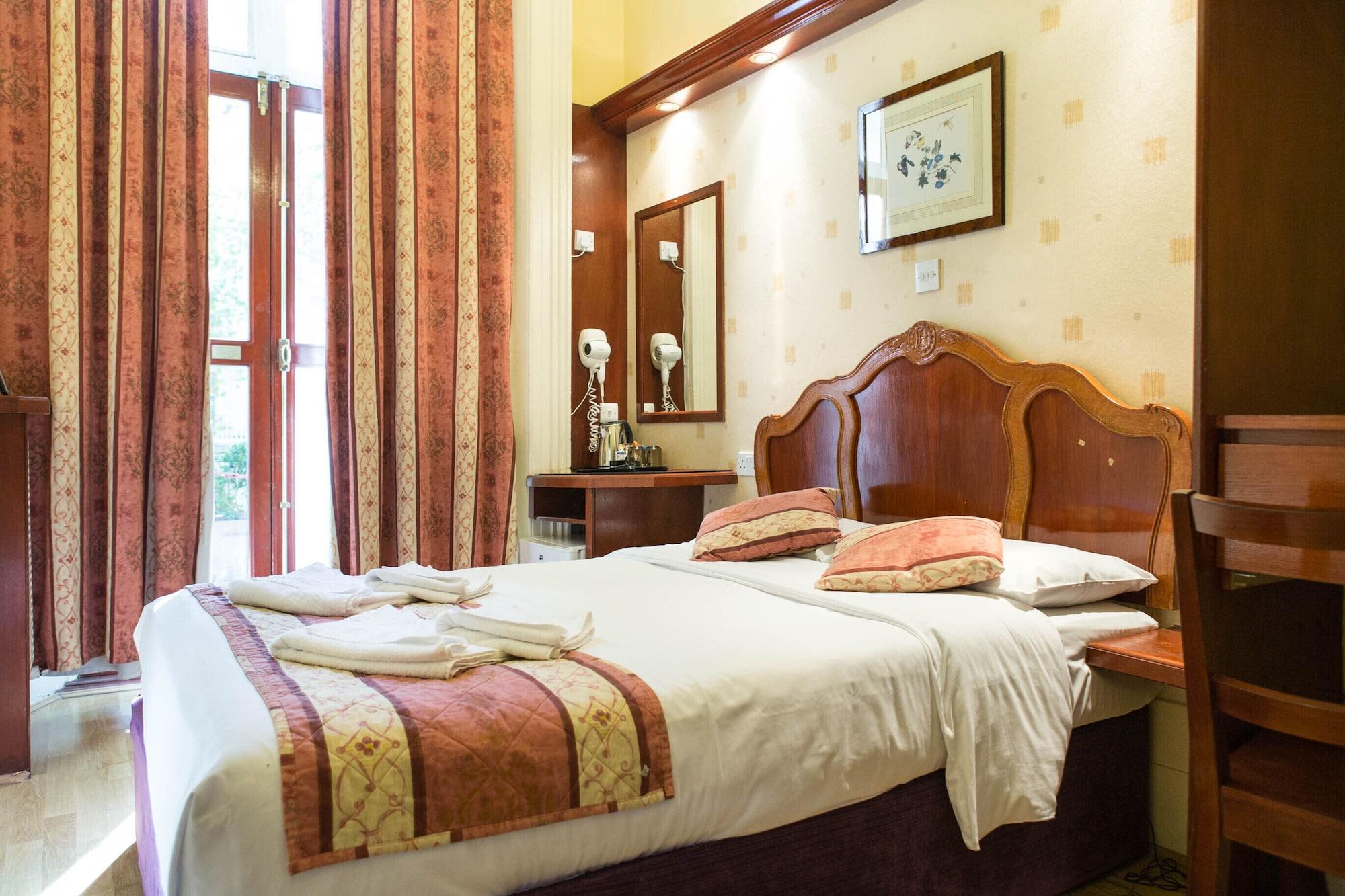 Dolphin Hotel Лондон Екстериор снимка