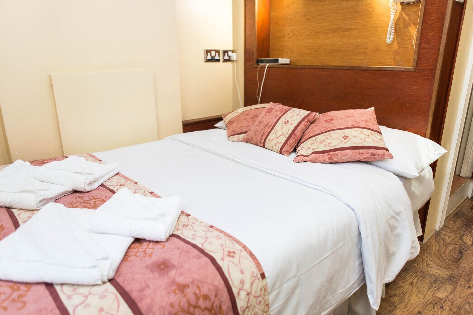 Dolphin Hotel Лондон Екстериор снимка