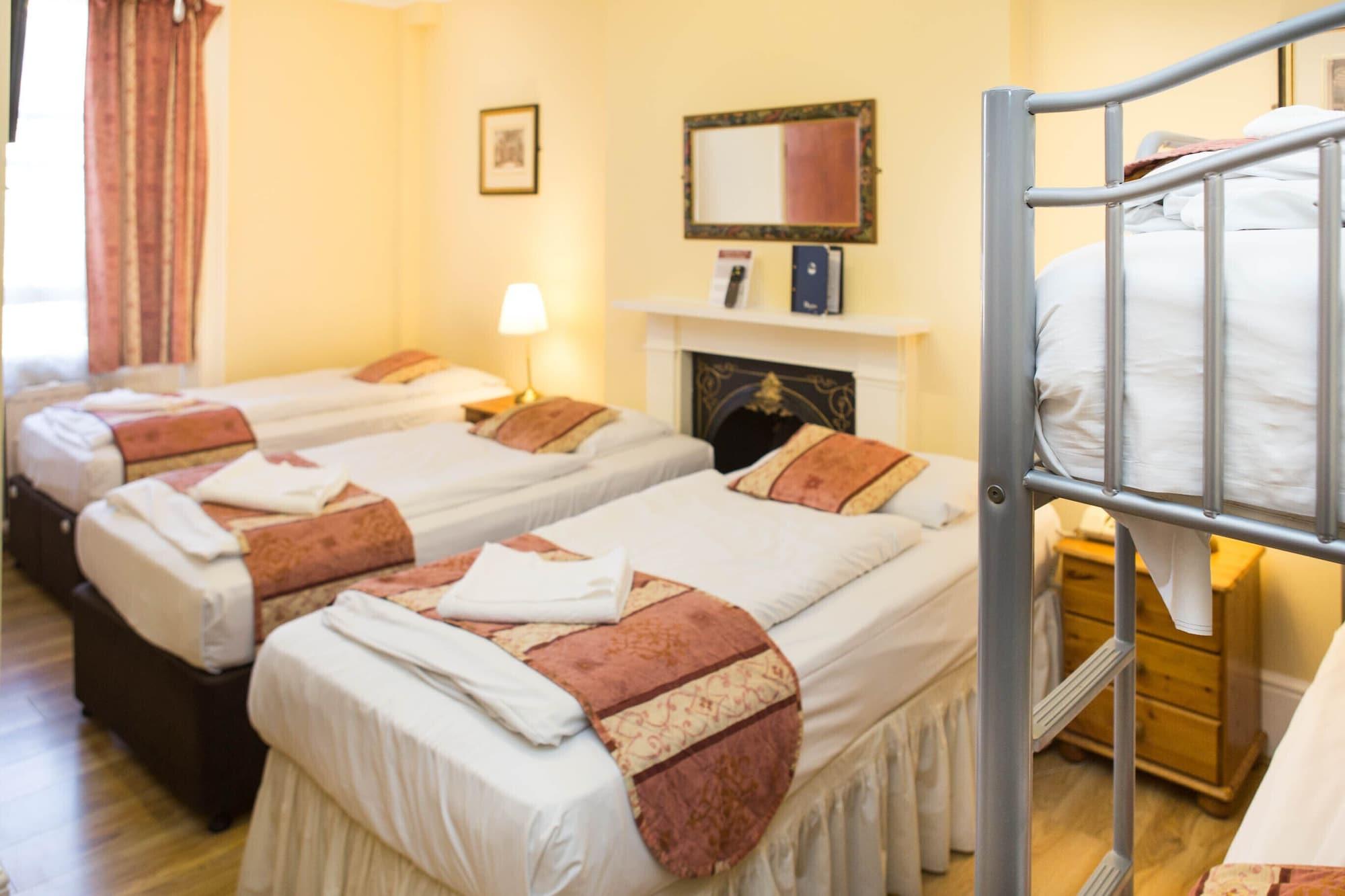 Dolphin Hotel Лондон Екстериор снимка