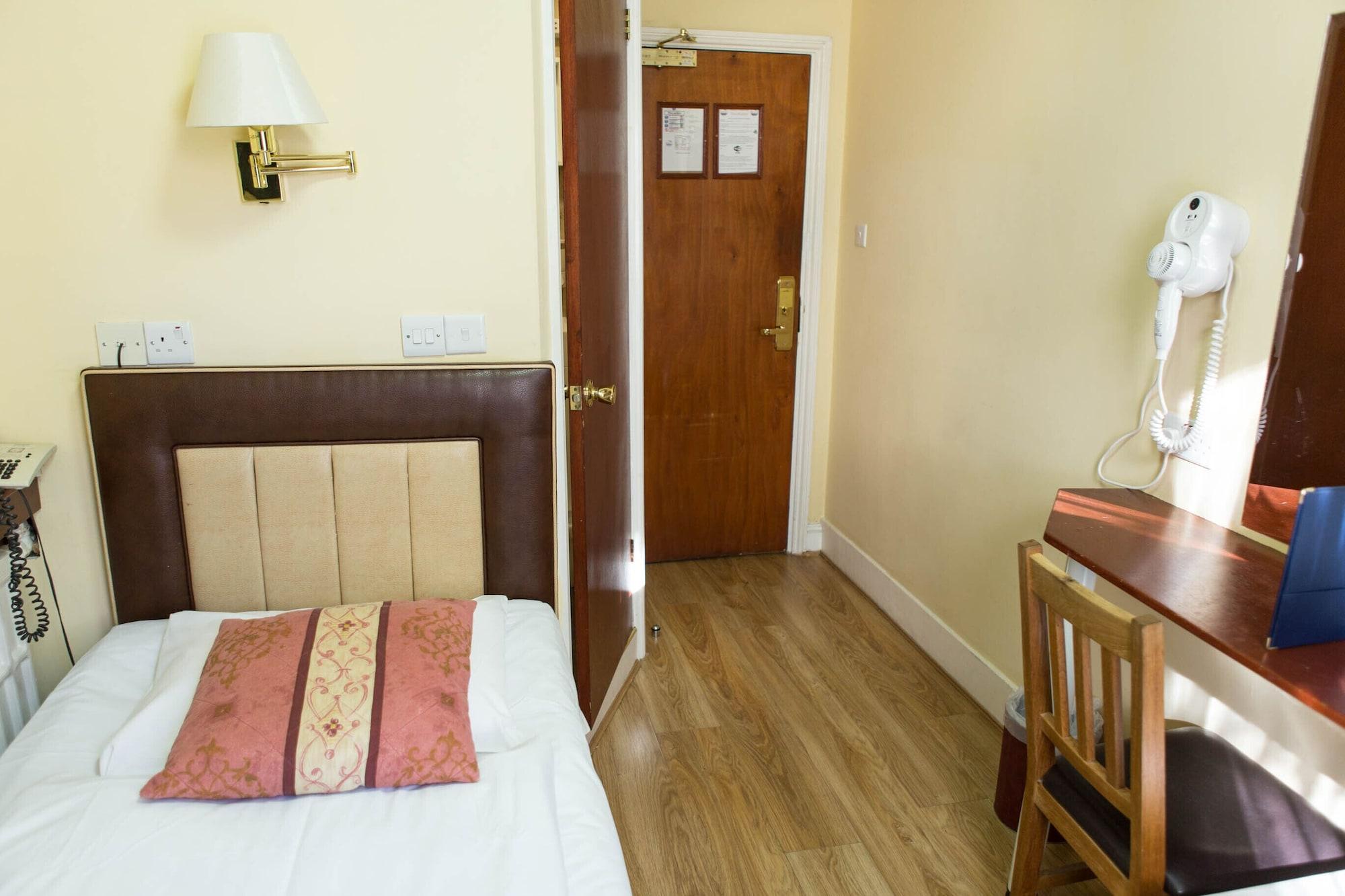 Dolphin Hotel Лондон Екстериор снимка