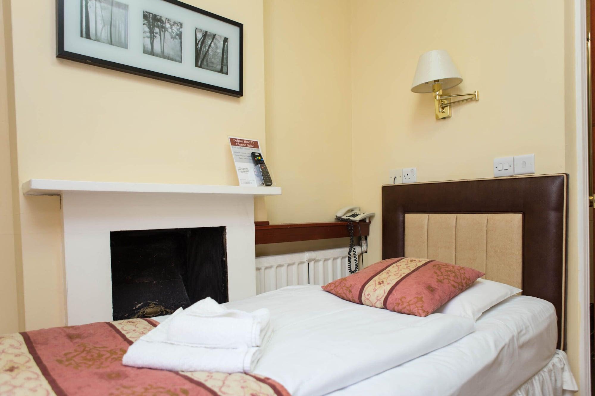Dolphin Hotel Лондон Екстериор снимка