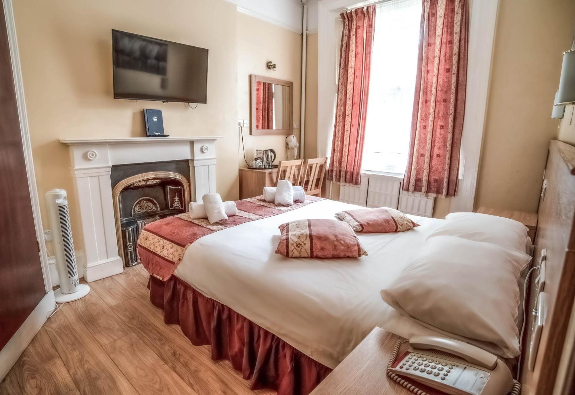Dolphin Hotel Лондон Екстериор снимка