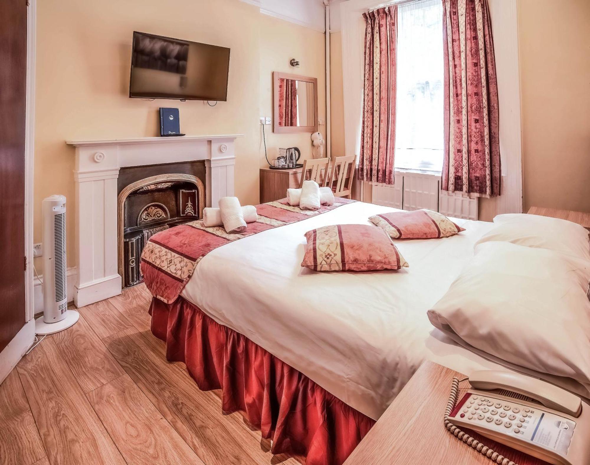 Dolphin Hotel Лондон Екстериор снимка