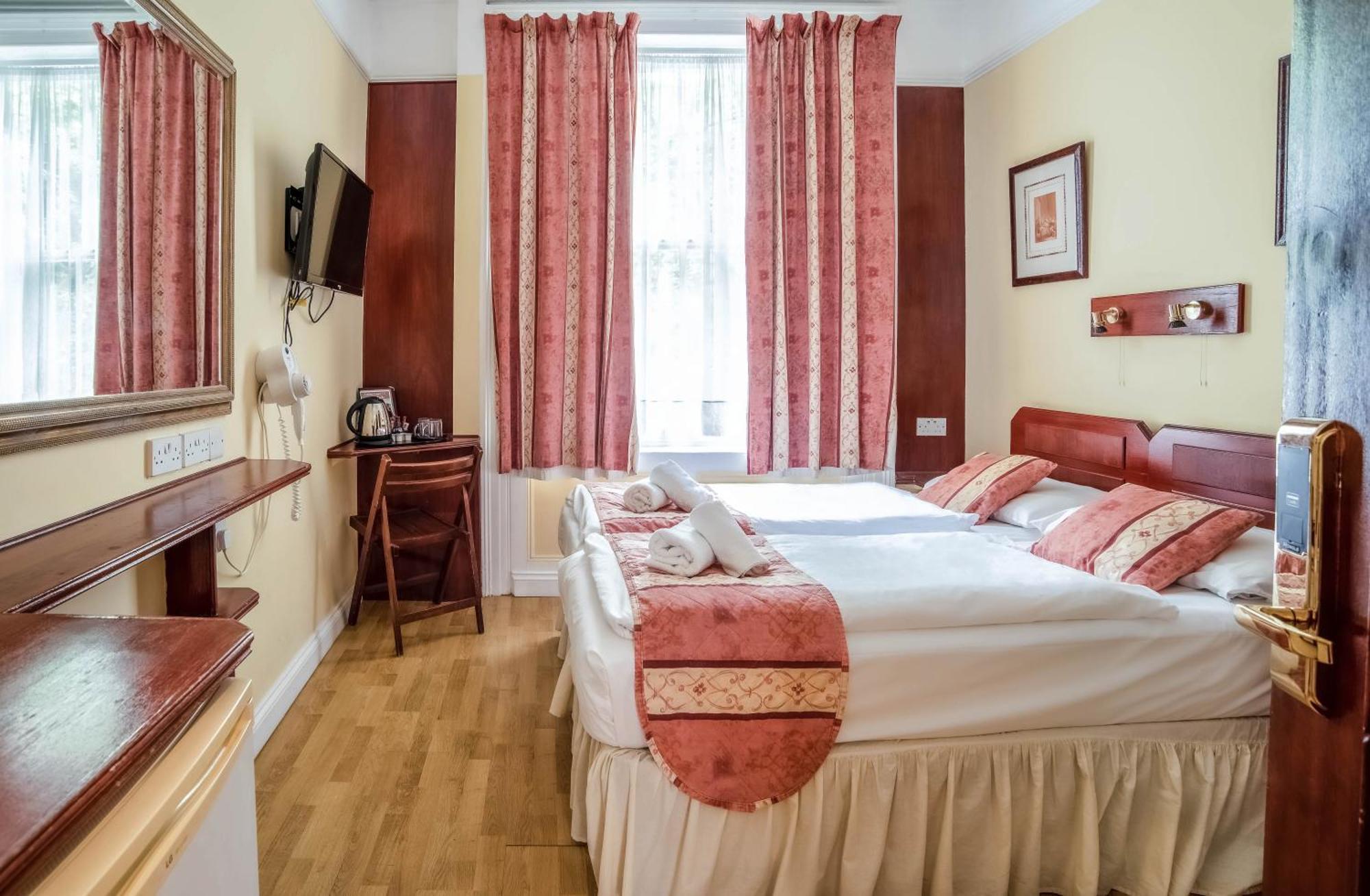 Dolphin Hotel Лондон Екстериор снимка
