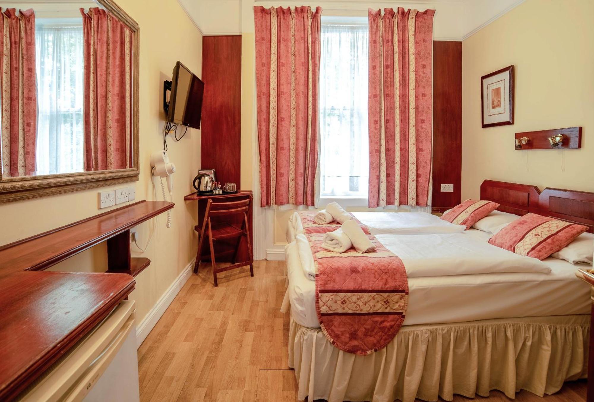 Dolphin Hotel Лондон Екстериор снимка