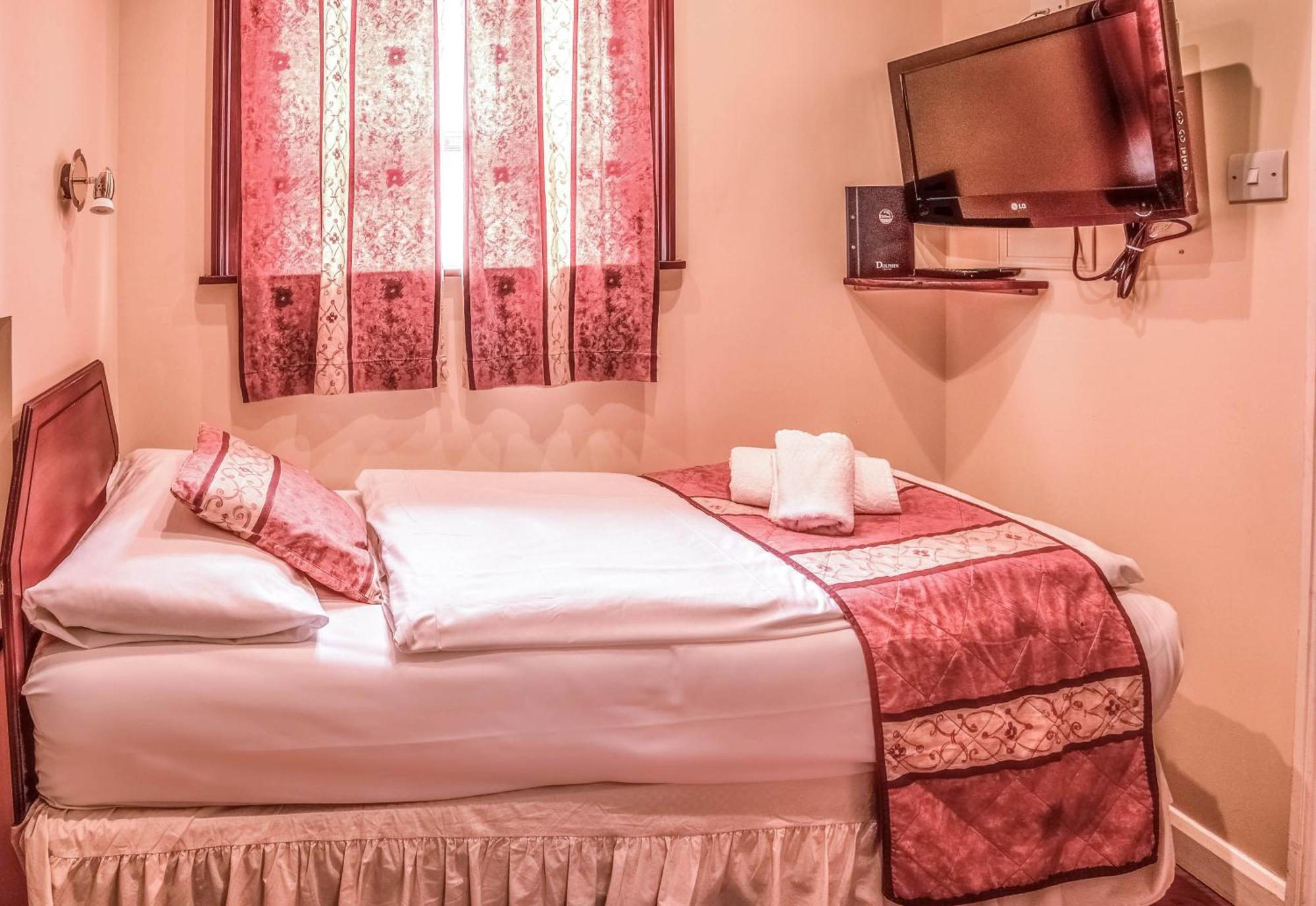 Dolphin Hotel Лондон Екстериор снимка
