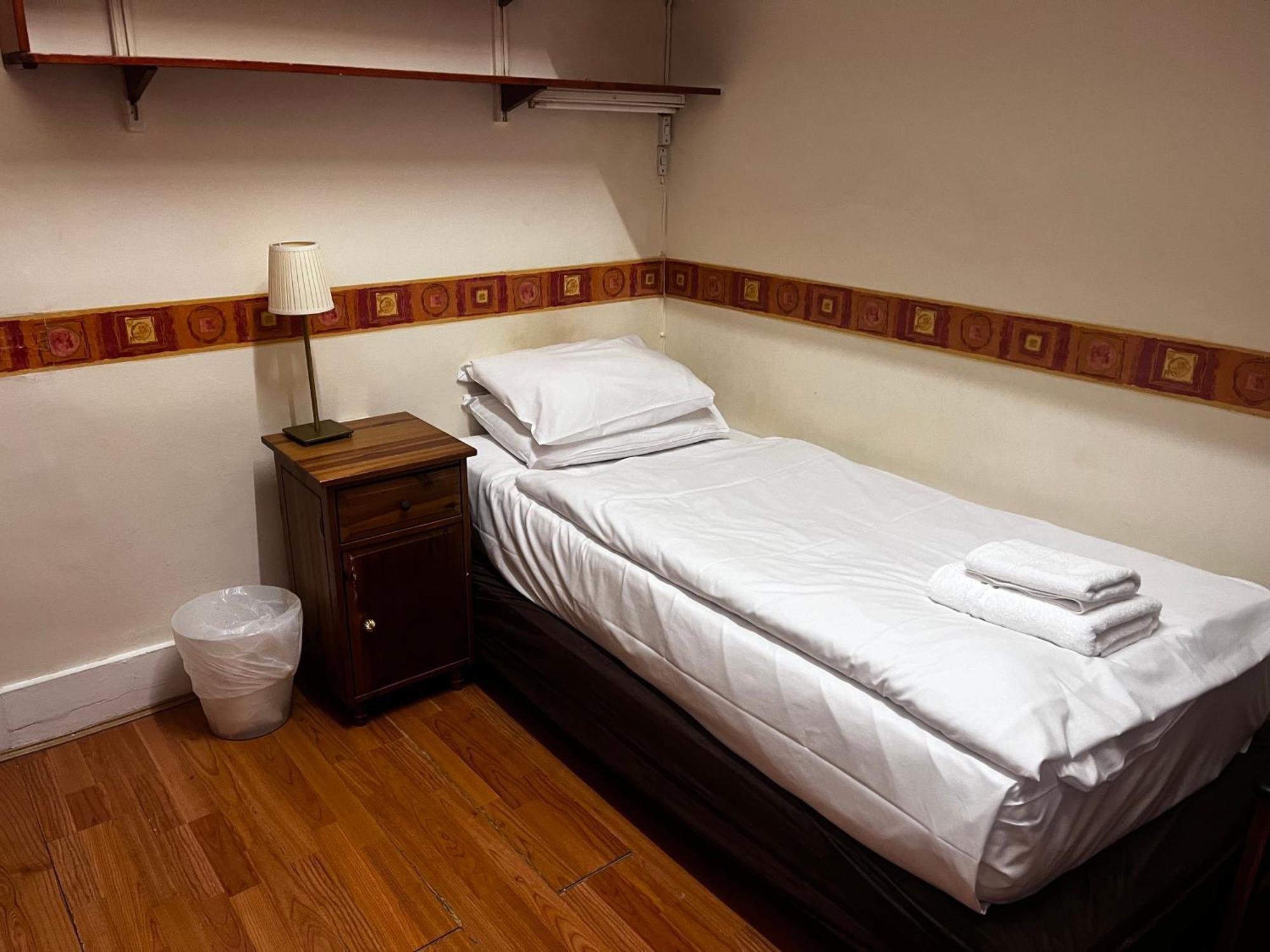 Dolphin Hotel Лондон Екстериор снимка