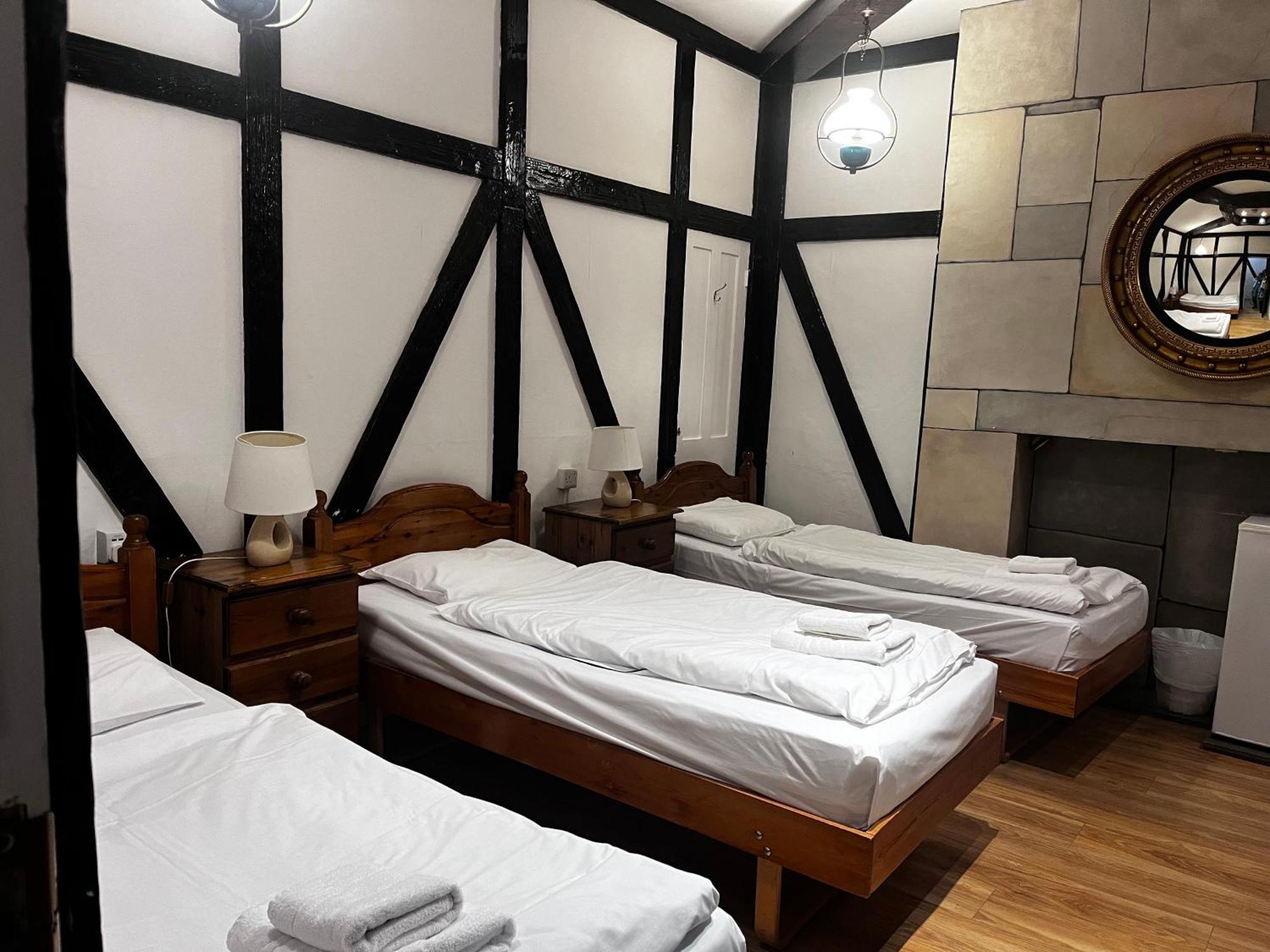 Dolphin Hotel Лондон Екстериор снимка