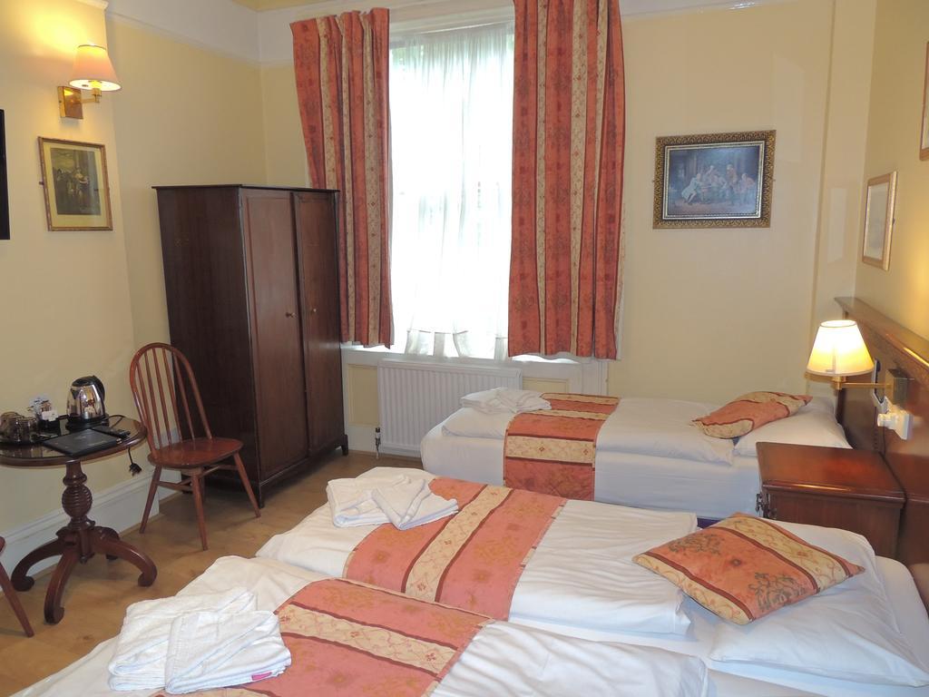 Dolphin Hotel Лондон Екстериор снимка