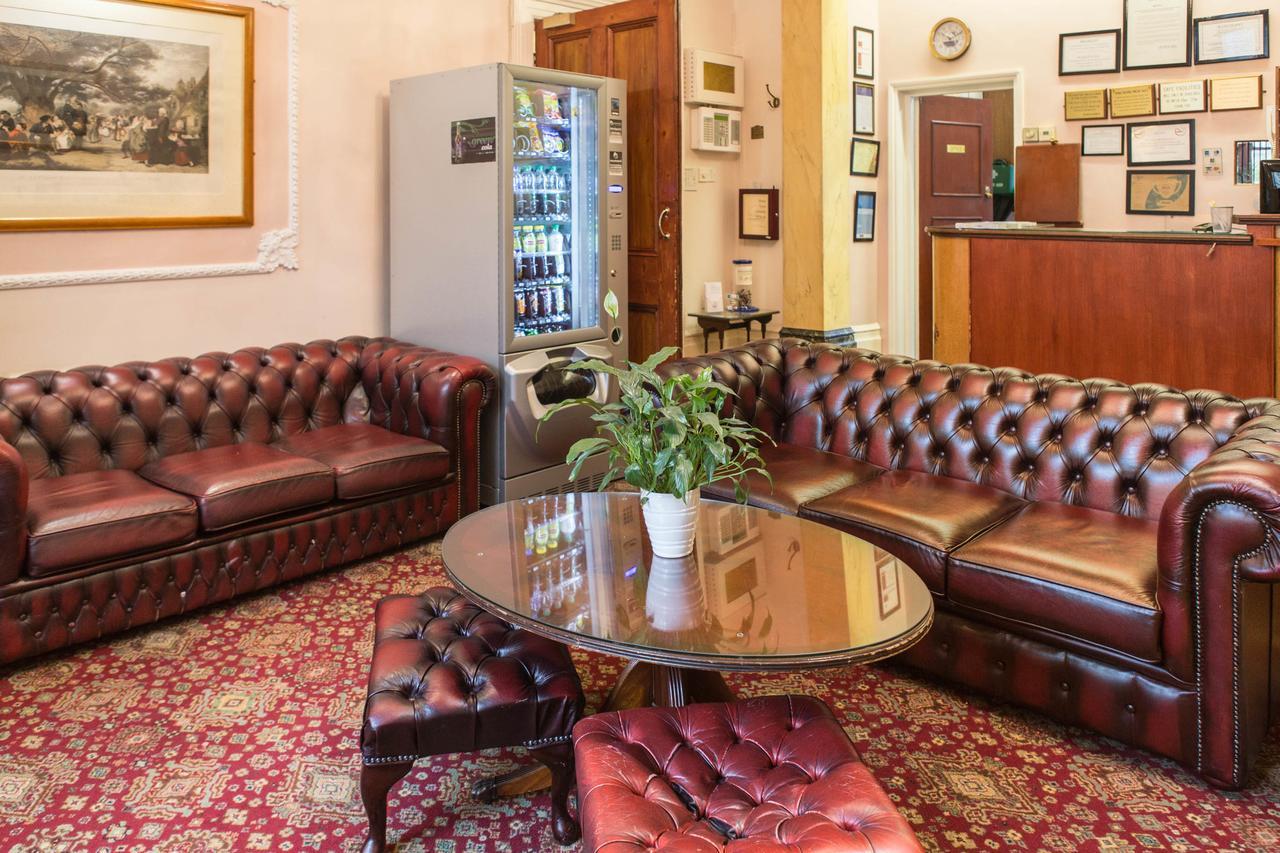 Dolphin Hotel Лондон Екстериор снимка